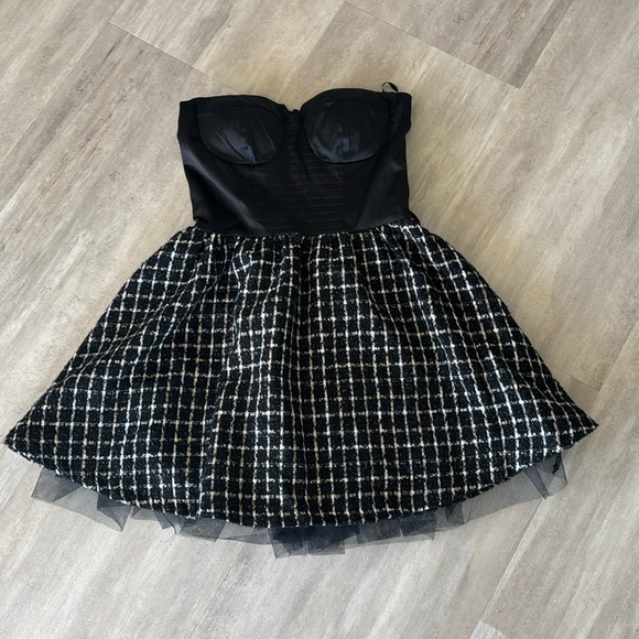 Cute Holiday/Date/Prom Dress - Picture 1 of 7